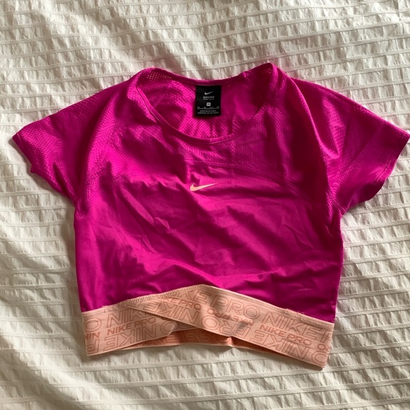 Nike Pro crop top xs NWOT - Picture 1 of 3